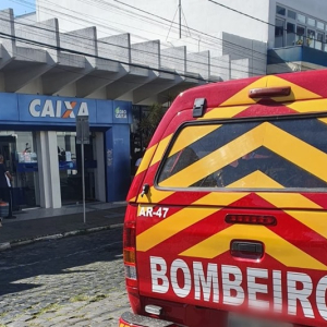 Homem é eletrocutado ao lavar telhado de agência bancária em Mafra