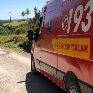 Carro e moto colidem no interior de Itaiópolis