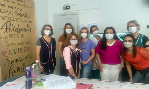 Equipe multidisciplinar da Escola Tia Apolônia recebe capacitação sobre o autismo