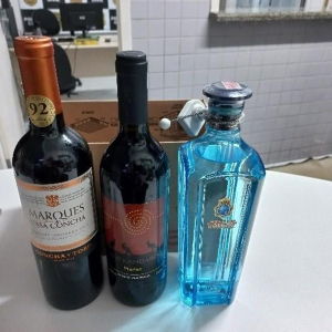 Mulher é presa após ser flagrada furtando bebidas alcoólicas em Mafra