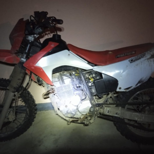 Homem fica ferido após sofrer queda de moto no interior de Itaiópolis
