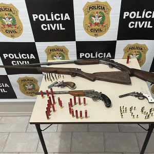 Operação “Papa Chumbo”: Polícia Civil prende três homens e apreende armas de fogo em Papanduva