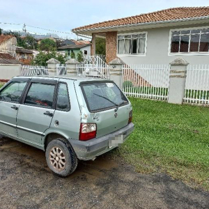 Criminosos colocam gasolina, trocam bateria e mesmo assim carro não pega durante furto