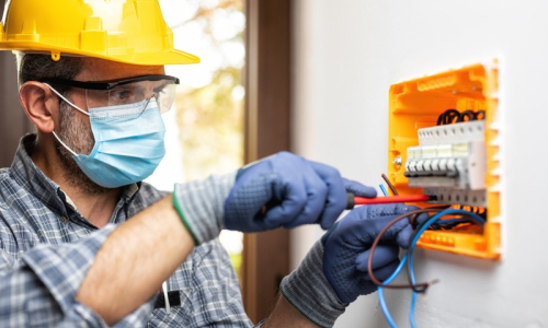 Escola Profissional Canal C abre turma para curso de eletricista residencial