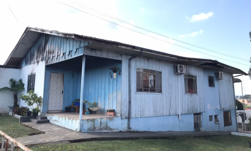 Amigos criam vaquinha para ajudar mãe e filha que perderam casa em incêndio