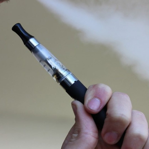 Entidades médicas fazem apelo à Anvisa contra cigarro eletrônico
