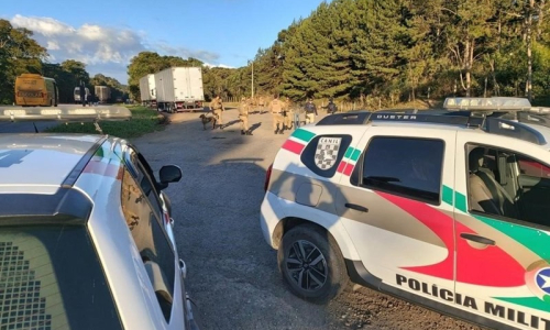 Cão da Polícia Militar captura homem duas vezes durante abordagem