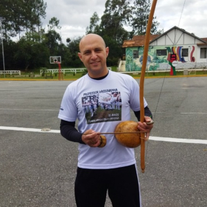 Projeto voluntário mobiliza crianças e adolescentes através da capoeira