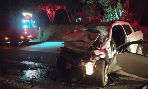 Homem morre em acidente entre carro e caminhão na BR-280, em Mafra