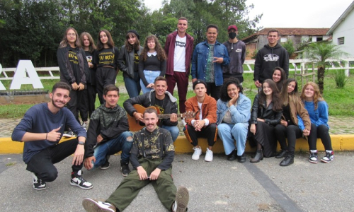 Grupo missionário de jovens realiza campanha do agasalho neste sábado