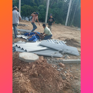 Três trabalhadores de Rio Negro ficam feridos após caírem de telhado na Lapa