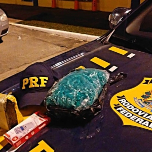 Suspeitos de tráfico de drogas são presos com maconha na BR-280, em Mafra