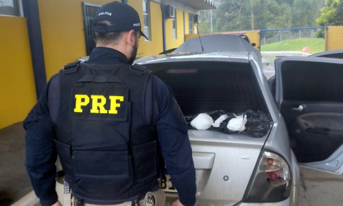 Homem é preso em Mafra após ser flagrado com crack e cocaína em veículo