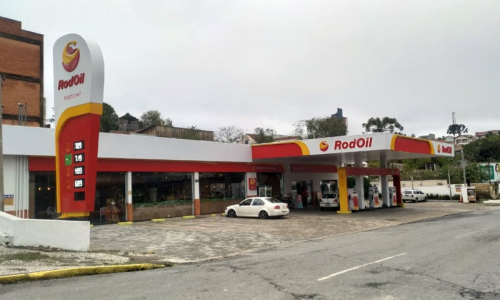 Rede M7 inaugura posto RodOil no Centro de Rio Negro