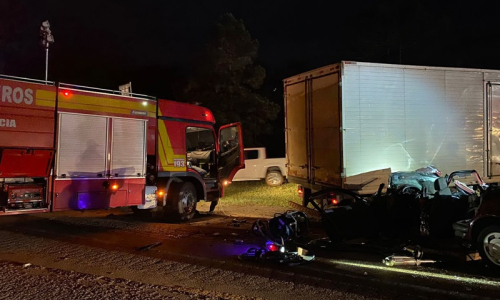 Motorista fica gravemente ferido após colisão com caminhão na BR-280, em Mafra