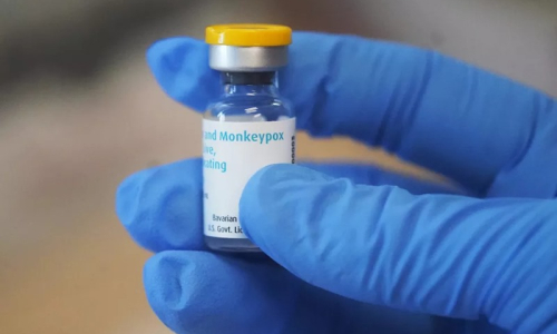 Após 1ª morte, Saúde encomenda 50 mil doses de vacina contra varíola dos macacos