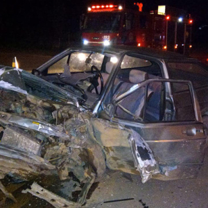 Colisão frontal deixa duas pessoas feridas na SC-477, em Itaiópolis