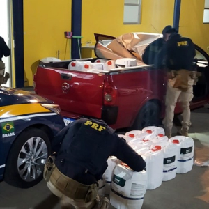 Carga de agrotóxicos contrabandeados é apreendida na BR-116, em Mafra