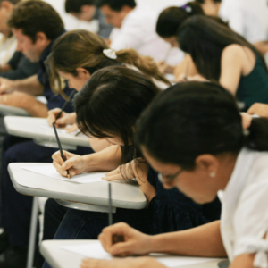 Uninter oferece cursos preparatórios para concursos como Enem e EsPCEx