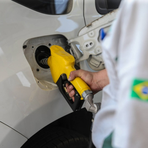 Petrobras reduz litro da gasolina em R$ 0,25 nas distribuidoras