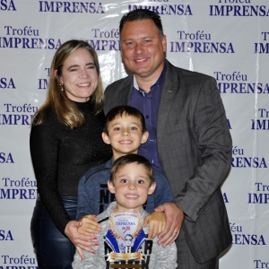 Julio Ronconi ganha prêmio de personalidade destaque na região