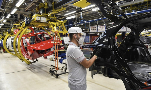 Inflação cai e produção industrial sobe em agosto, mostra IBGE