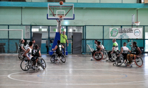 Pela primeira vez na história, Rio Negro realiza partida de basquete em cadeira de rodas