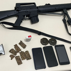 Pais acusam o próprio filho de tráfico de drogas e jovem acaba preso