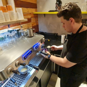 Cafeteria "Café e Missões" destinará recursos para obras sociais