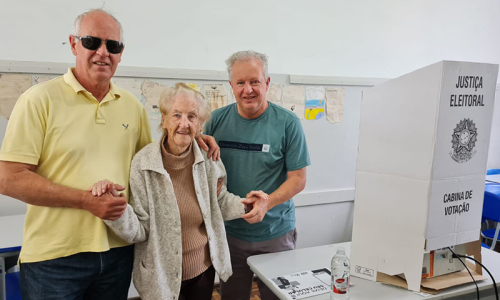 Aos 98 anos, idosa não abre mão do voto