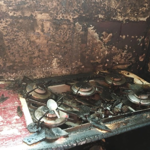 Incêndio atinge cozinha de residência na Restinga