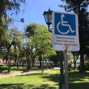 Saiba como emitir credencial de estacionamento para idosos e pessoas com deficiência em Rio Negro