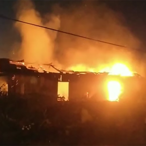 Casal de idosos perde tudo após casa ser destruída por incêndio em Itaiópolis