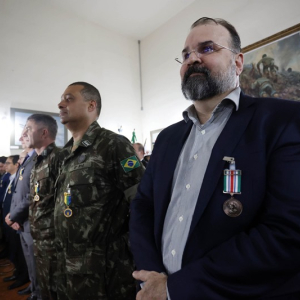 Secretário da Comunicação Social e da Cultura recebe medalha Tenente Max Wolf Filho