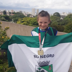 Aluno da Escola Tia Apolônia ganha mais uma medalha de ouro nas Paralimpíadas Escolares