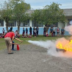 Escolas recebem capacitação sobre primeiros socorros e combate a incêndios em Rio Negro