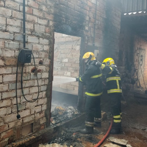 Incêndio atinge estufa de fumo em Saltinho do Canivete