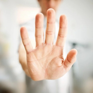 Cinco tipos de pessoas que você deve manter distância em 2023