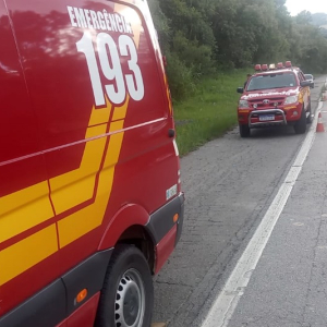 Motociclista fica ferido após colisão com carro na BR-280, em Mafra