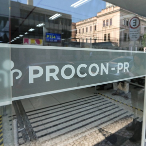 Procon-PR alerta para golpes envolvendo repasses do governo federal a famílias