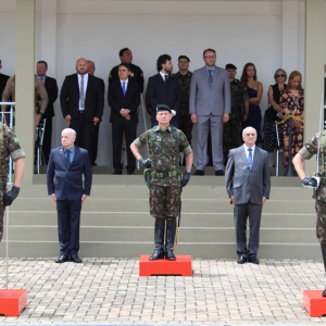 Solenidade marca troca de comando do 5° RCC, em Rio Negro