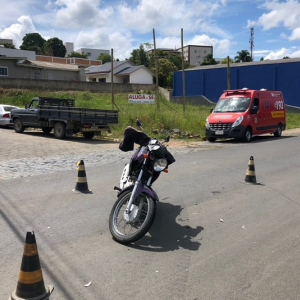 Motociclista fica ferido após colidir contra traseira de caminhonete em Itaiópolis