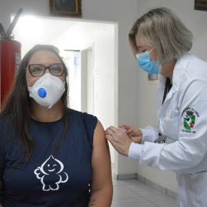 Campanha de vacinação contra a covid-19 completa dois anos em Riomafra
