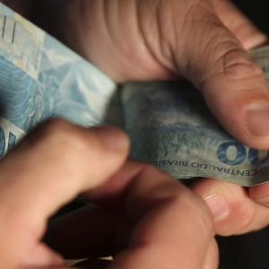Com aumento em todas as faixas, salário mínimo regional do Paraná será o maior do país