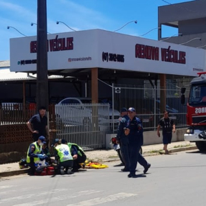 Motociclista fica ferido após colisão com carro na Vila Nova