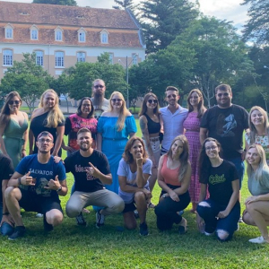 Turma da Escola Santo Antônio se reúne 10 anos depois para abrir cápsula do tempo