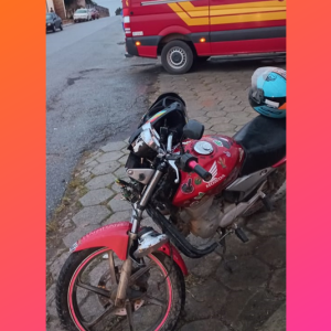 Colisão entre carro e moto deixa motociclista ferido na Vila Ivete