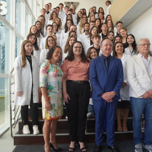 Calouros da 12ª turma de Medicina da UNC são recepcionados em Aula Magna
