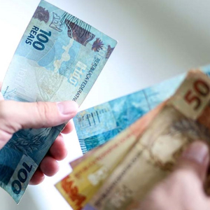 Caixa começa a pagar hoje abono salarial de 2021
