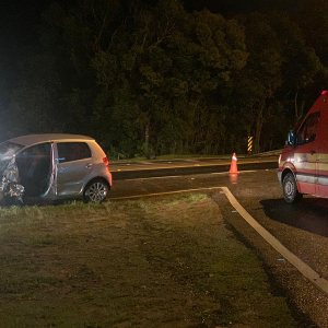 Colisão entre veículos deixa mulher ferida na BR-116